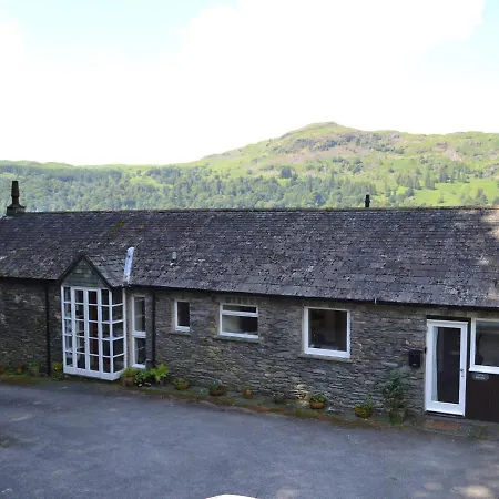 Holiday home Little Beeches *